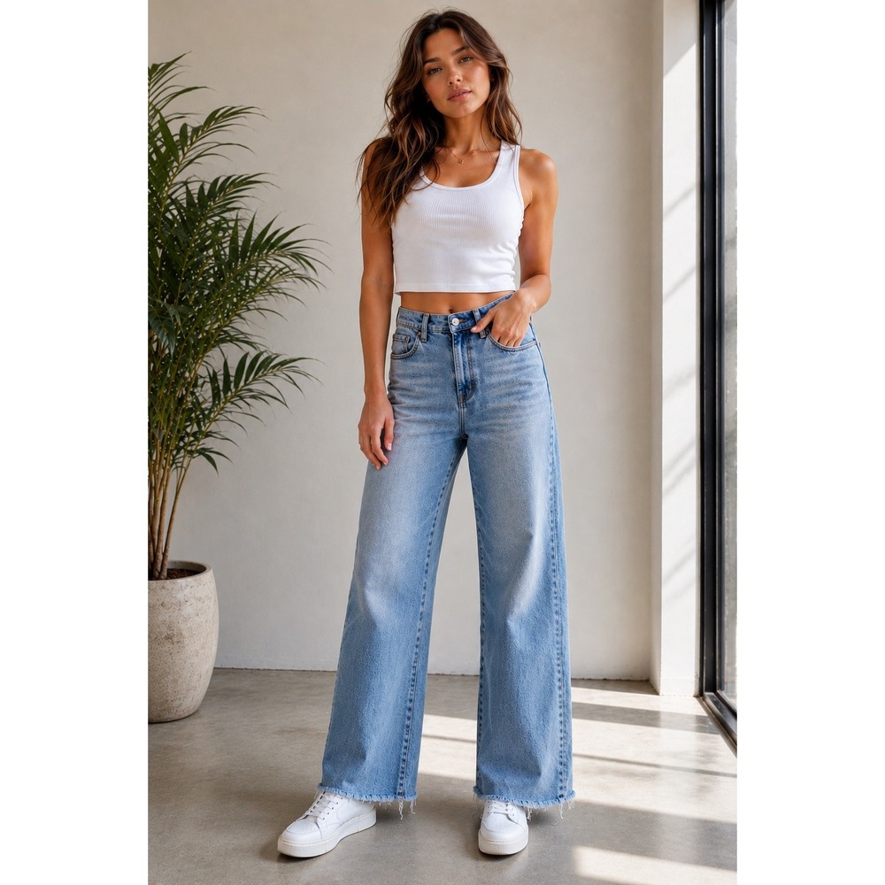 Kensie Jeans The Kaya High Rise Wide Leg Light Wash Blue Size 2/26 Raw Hem Denim
